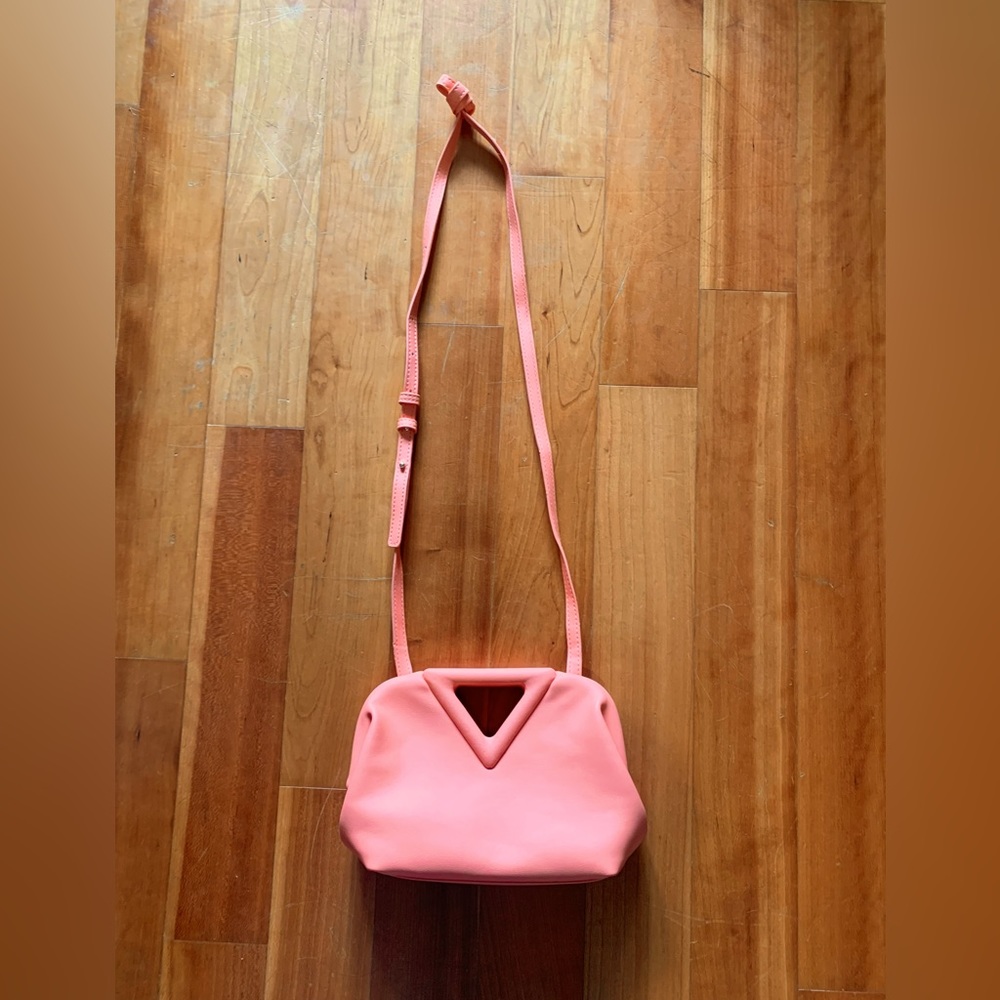 Triangle Crossbody Vegan Leather Pouch ❤️